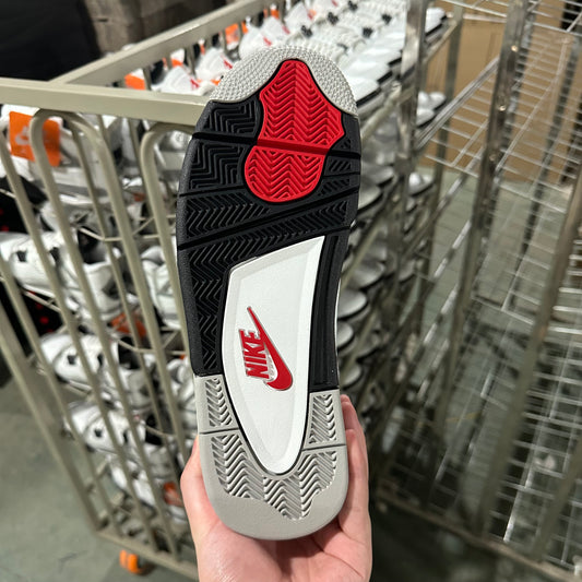 JORDAN RETRO 4