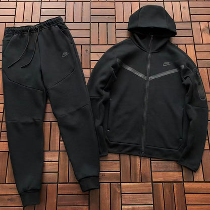 Nike tech black