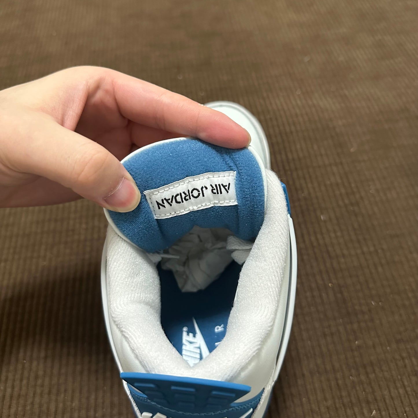 JORDAN RETRO 4