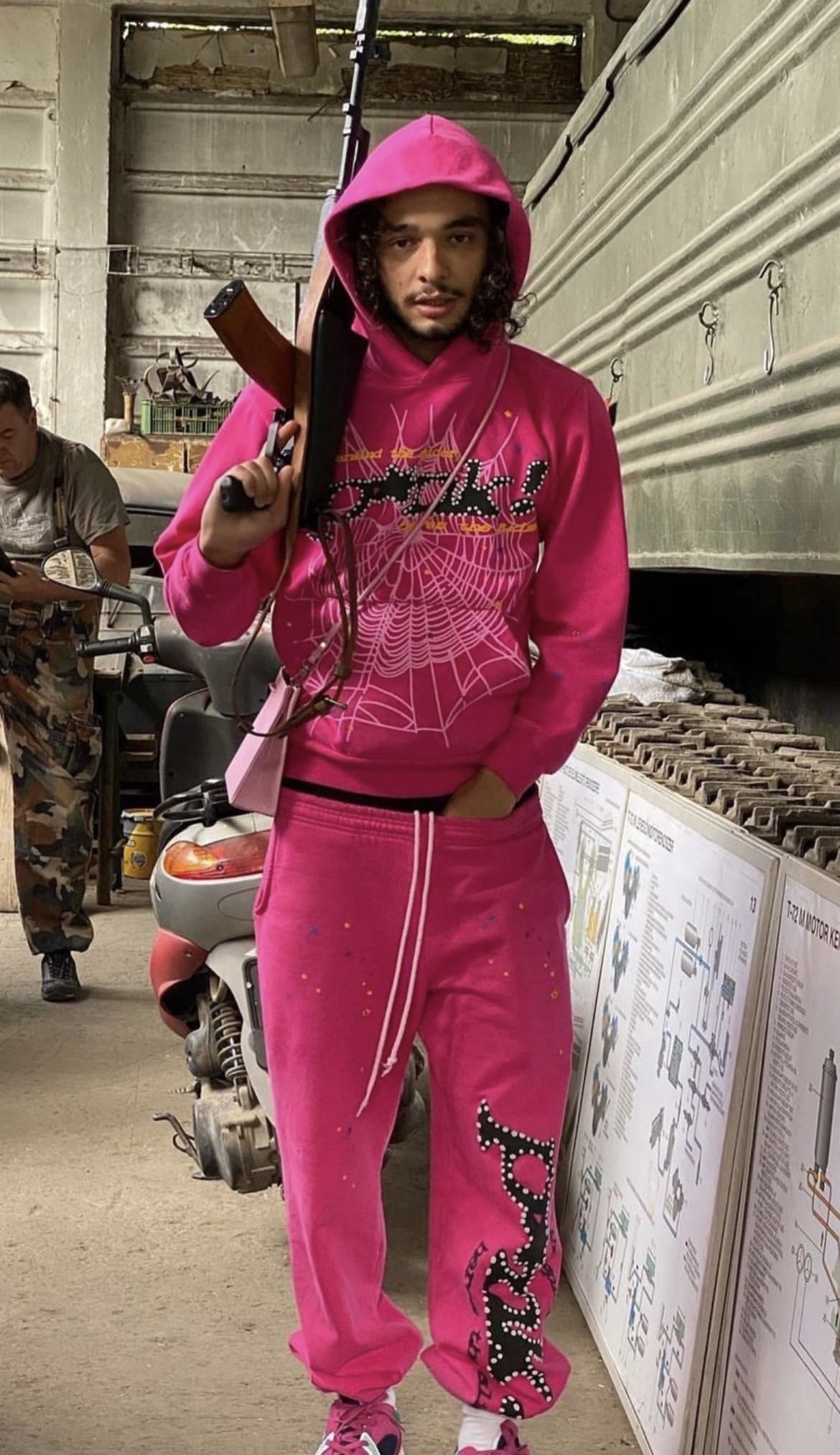 Sp5der suit