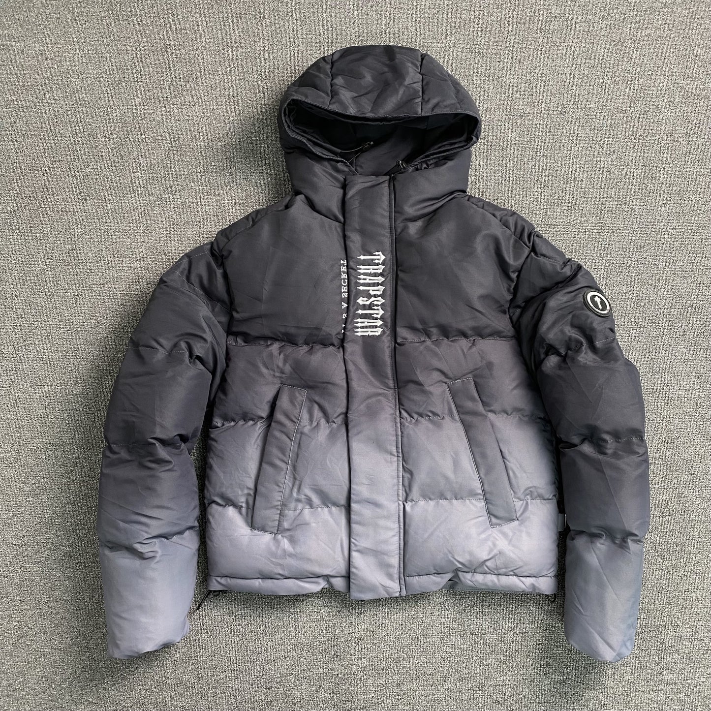Campera Trapstar Decoded Hooded 2.0 Puffer Negra gradient
